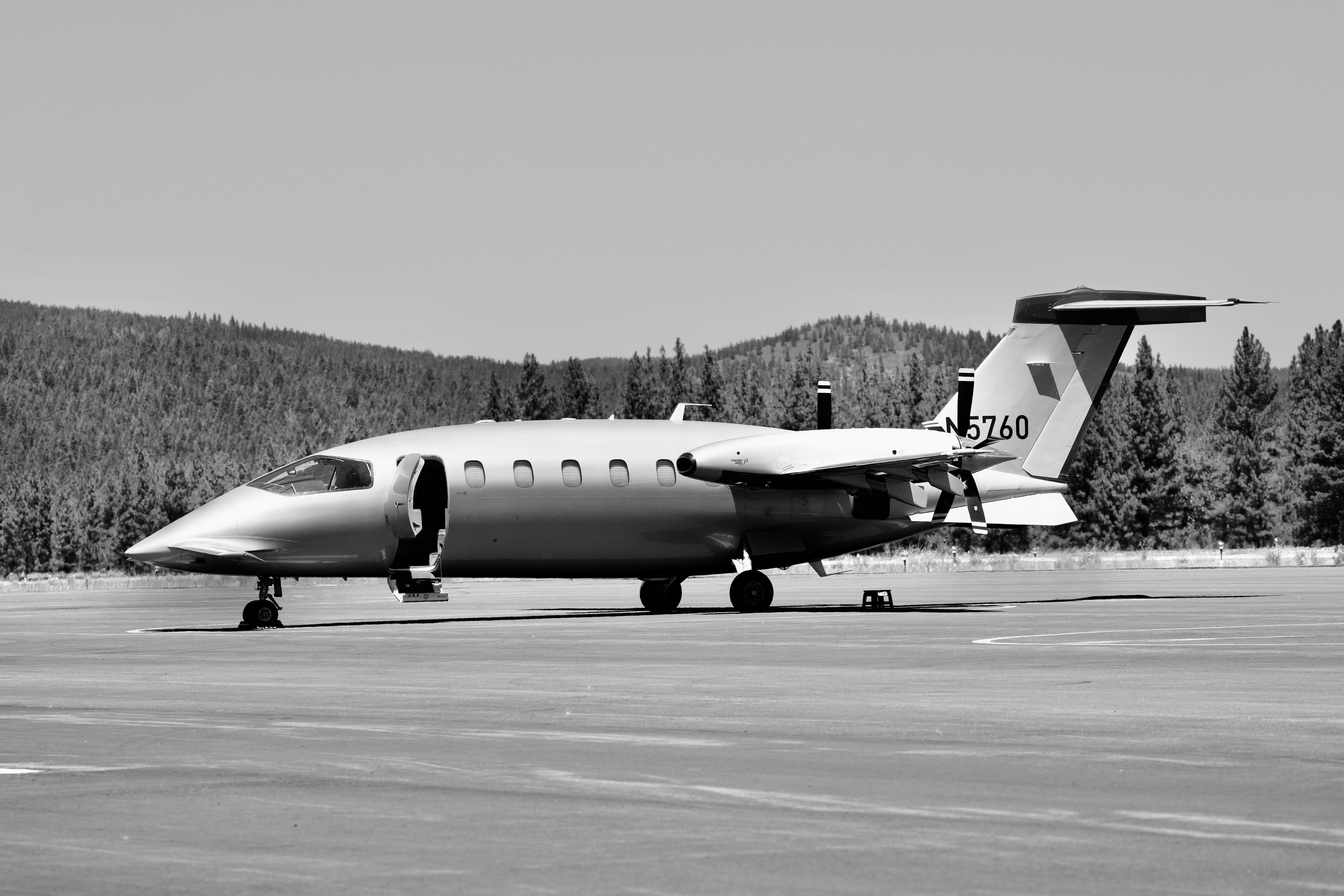 Aircraft N5760, Truckee Tahoe airport in California 2026, at TRK, photo by ClaytonEddy