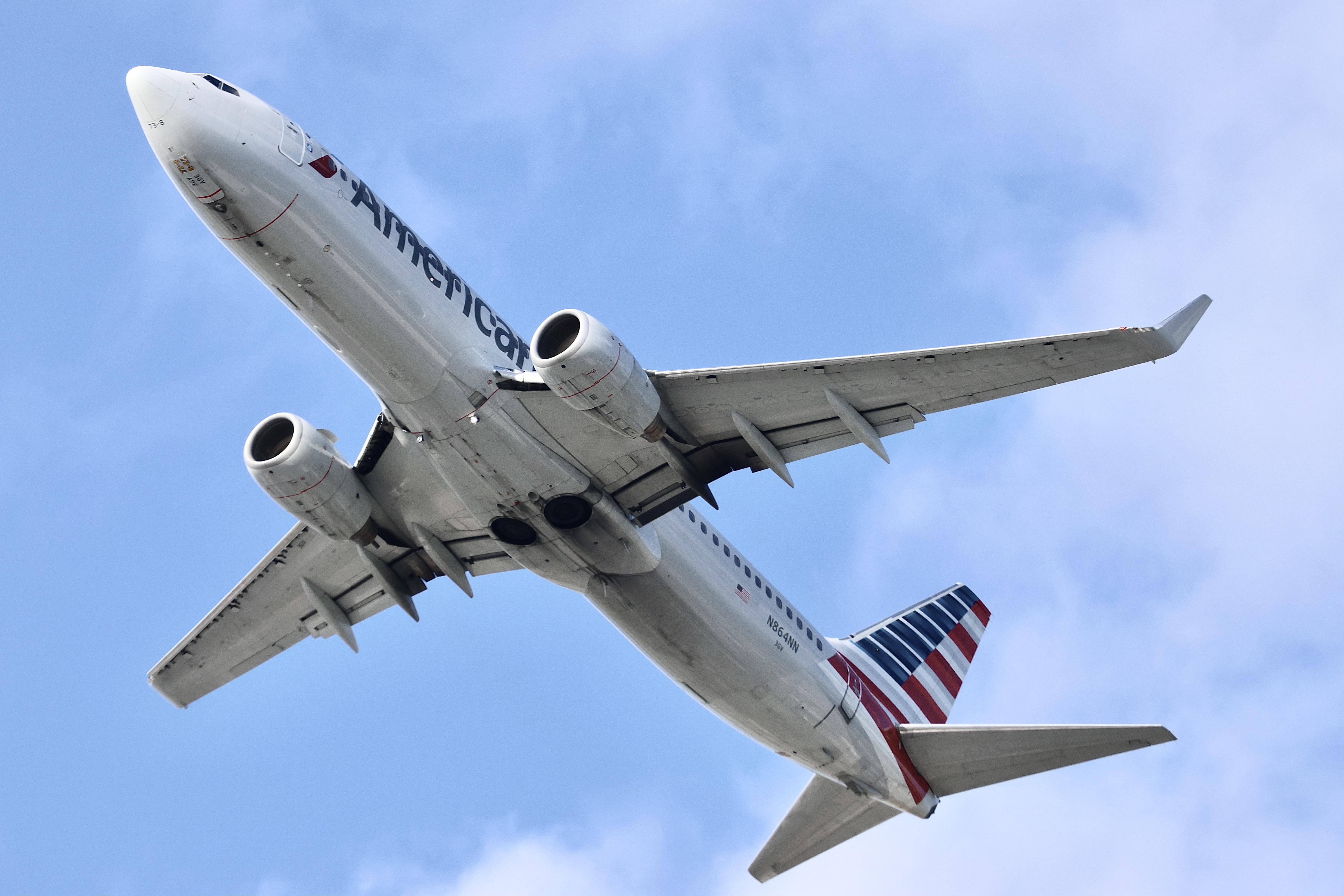 Aircraft N864NN, B738 American Boeing 737-823 N864NN departing 28R KORD, at KORD, photo by MarkKalfas