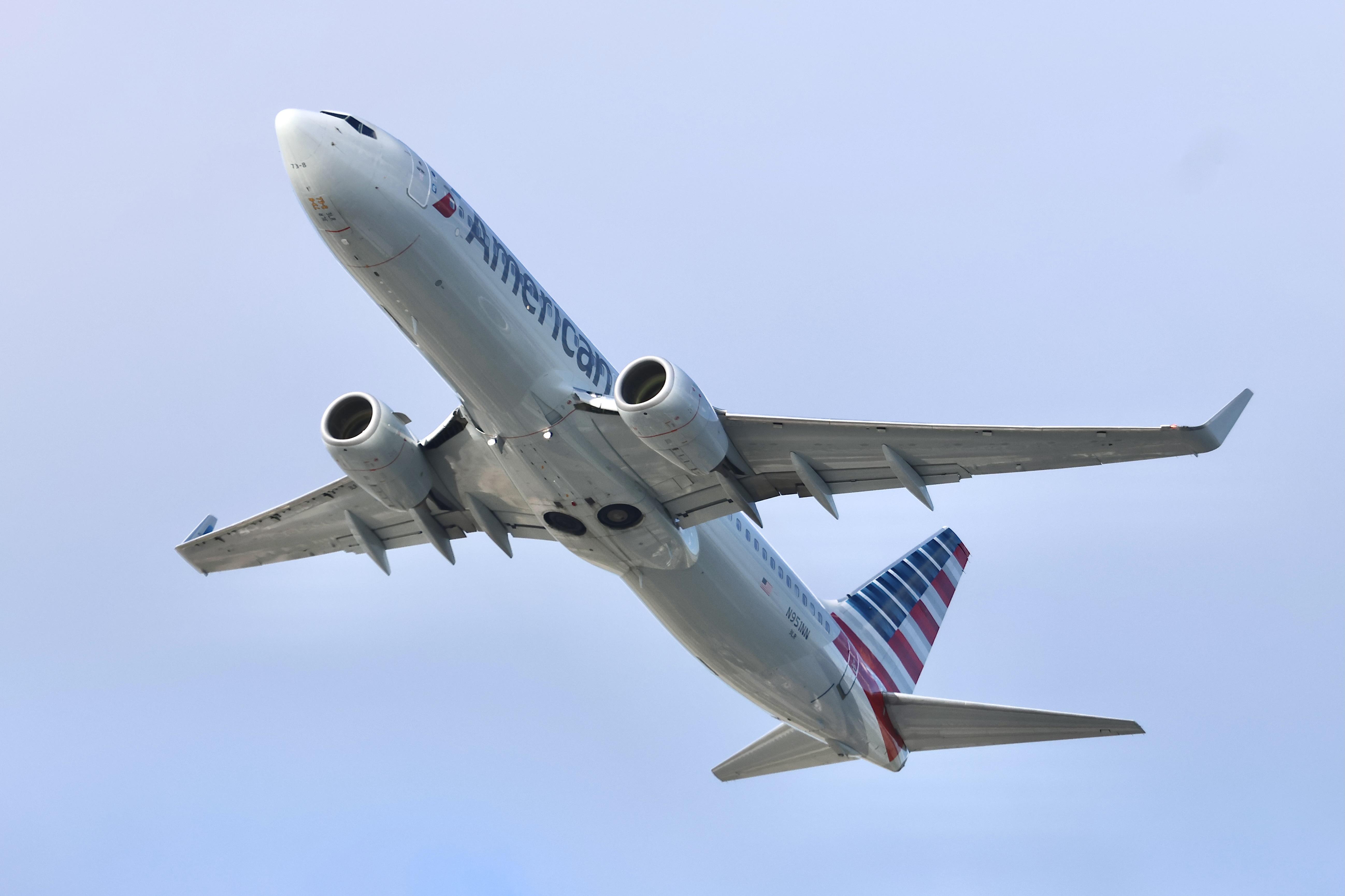 Aircraft N951NN, B738 American Boeing 737-823 N951NN departing 28R KORD, at KORD, photo by MarkKalfas