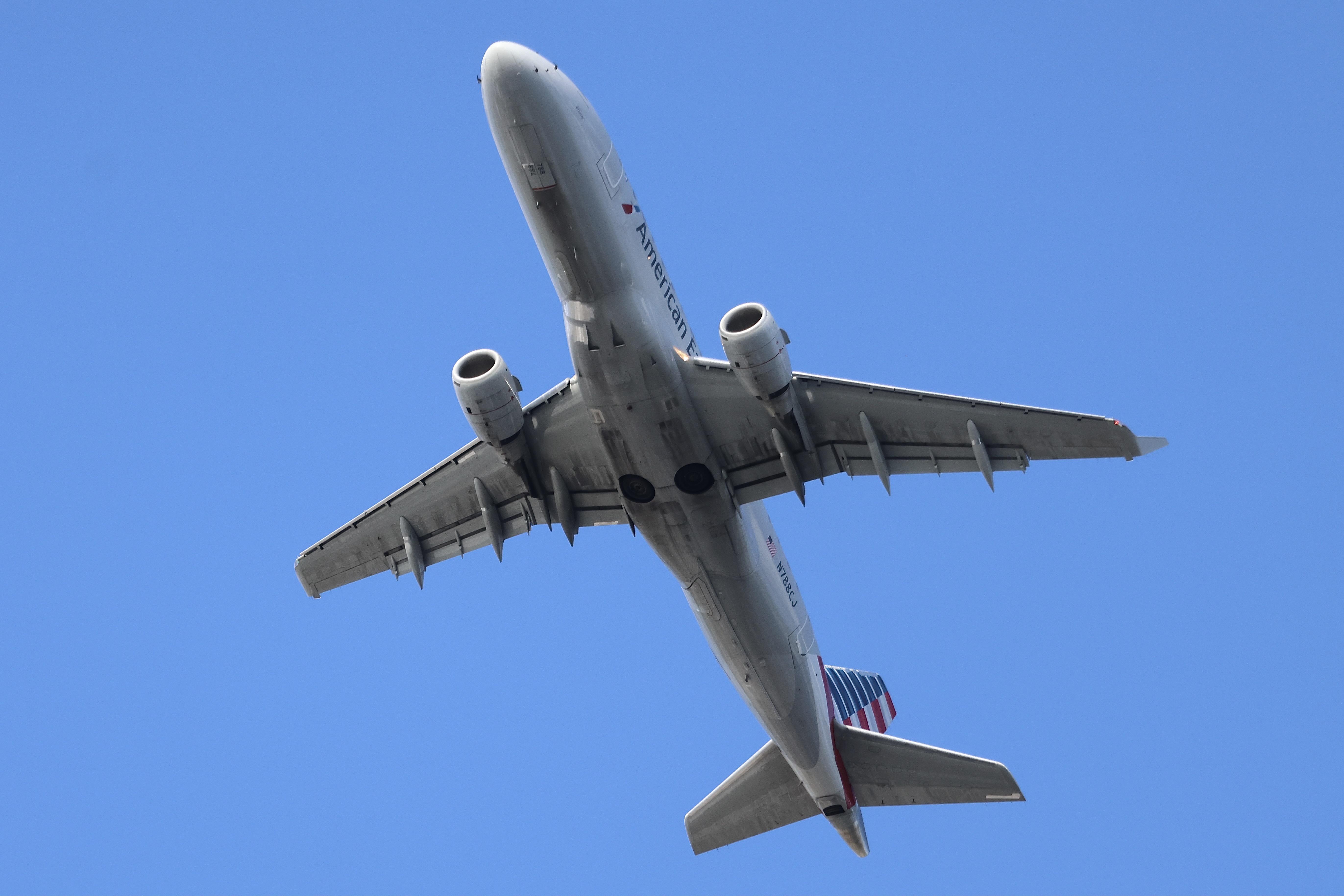 Aircraft N788CJ, E170 Envoy Air/American Eagle Embraer 170SE (ERJ-170-100SE) N788CJ departing 28R KORD, at KORD, photo by MarkKalfas