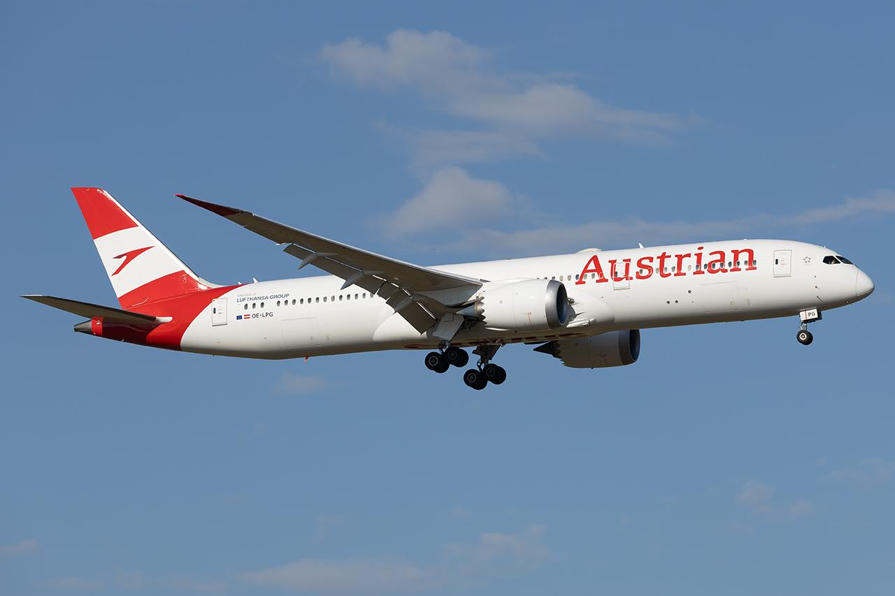Aircraft OE-LPG, Austrian 787-9, at LOWW, photo by Andy Graf