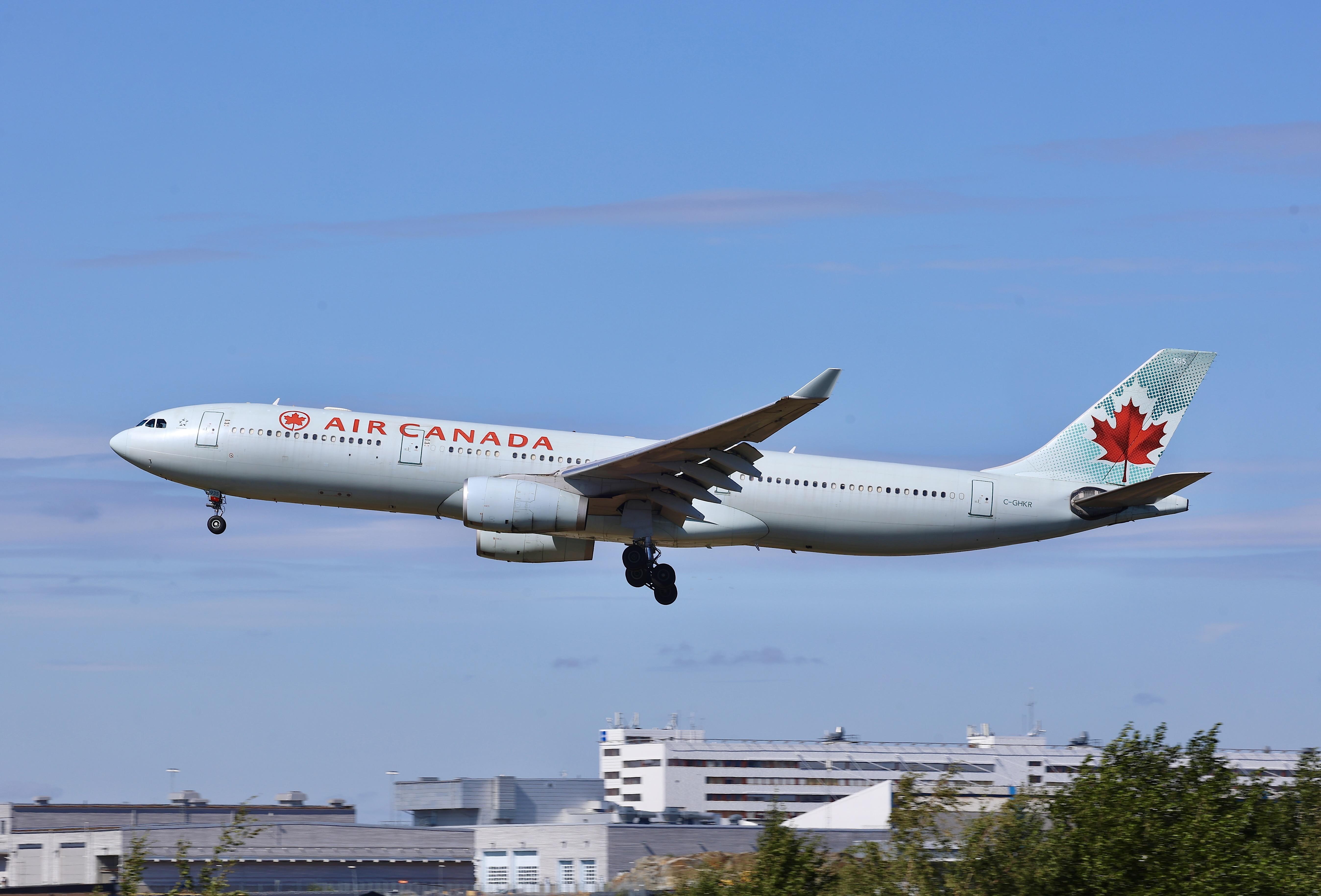 Aircraft C-GHKR, Rwy 19L, at ESSA, photo by wijken