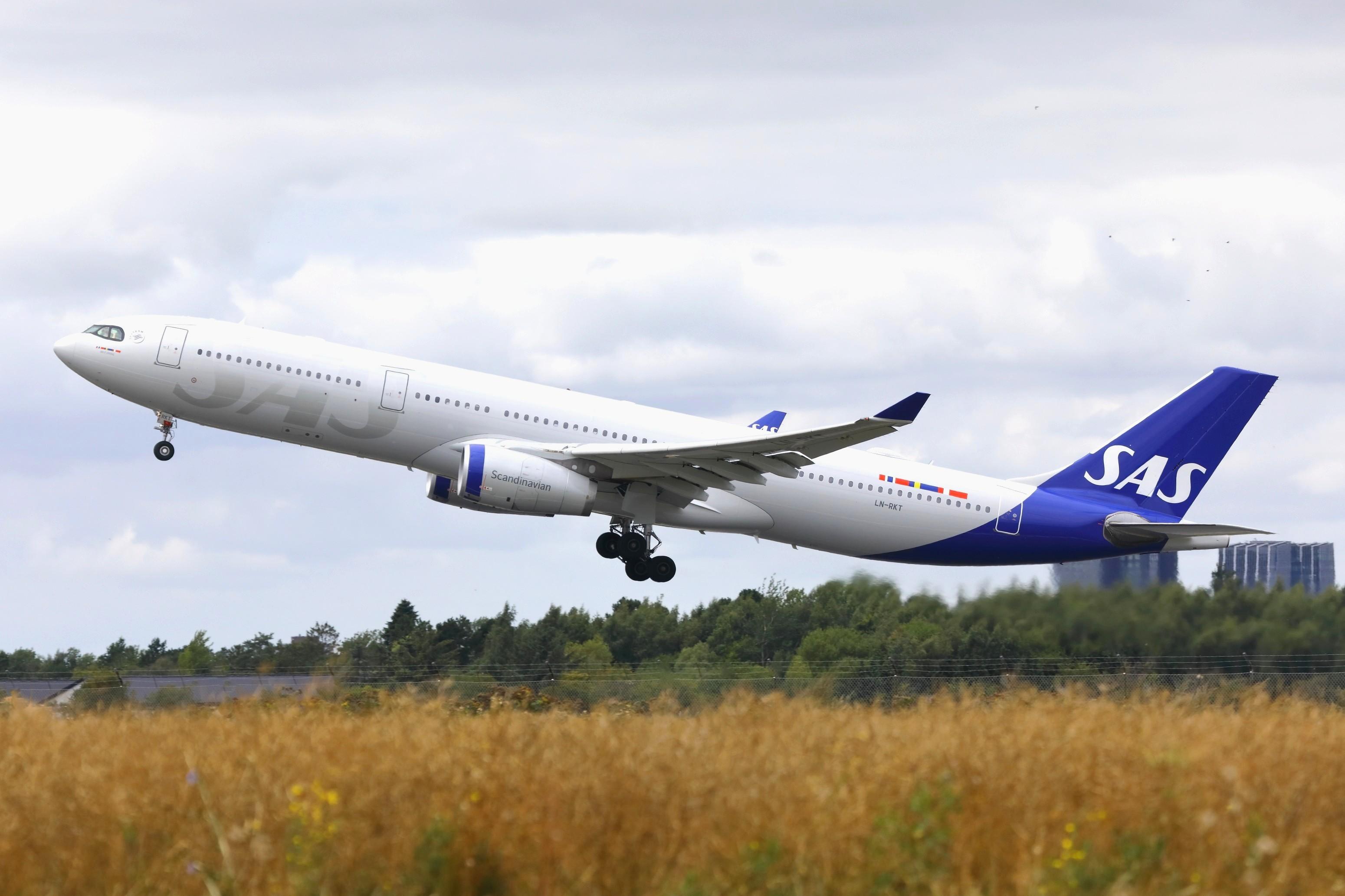 Aircraft LN-RKT, Copenhagen 7.8.2026 in new color scheme, at CPH, photo by leo larsen