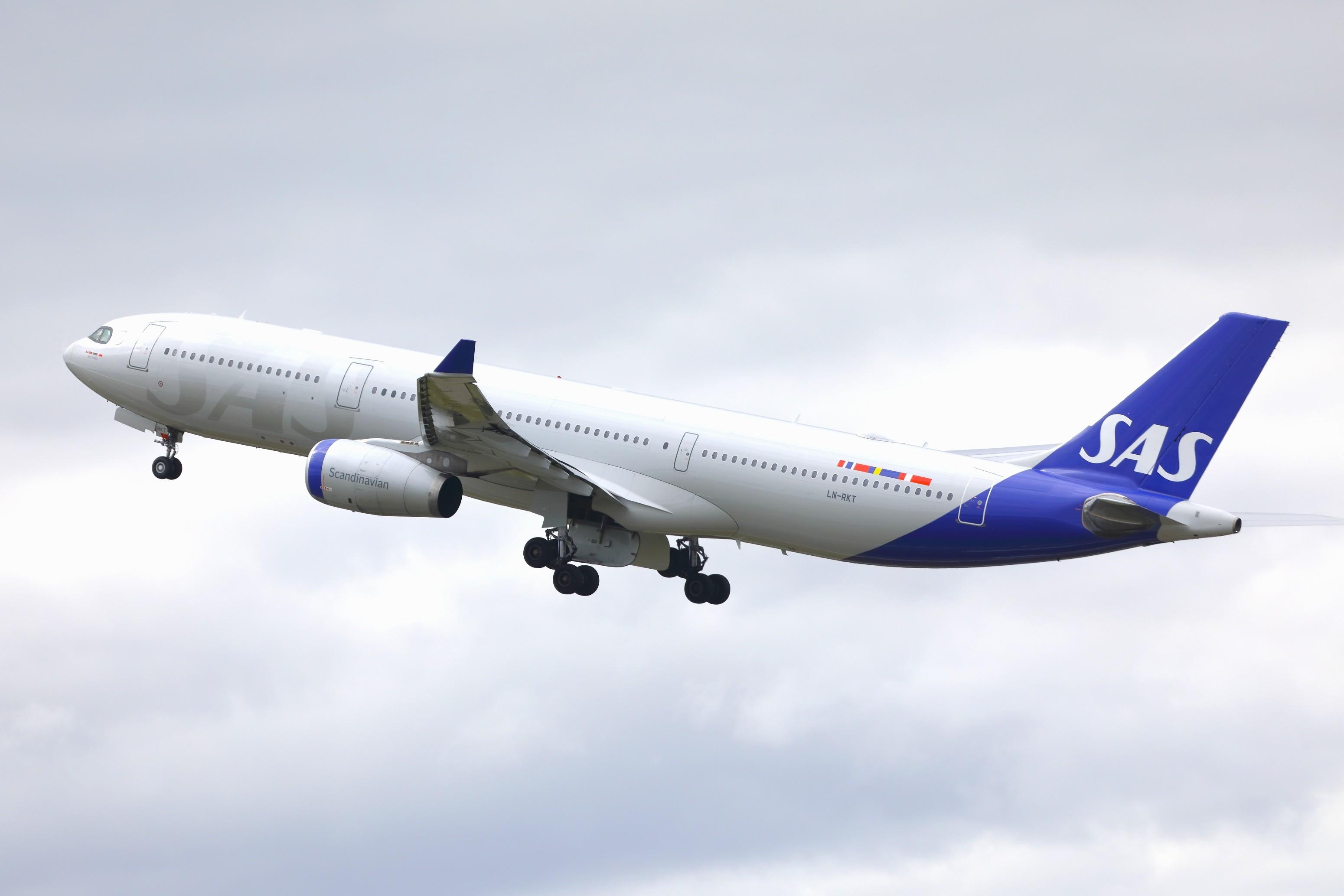 Aircraft LN-RKT, Copenhagen 7.8.2026 in new color scheme, at CPH, photo by leo larsen