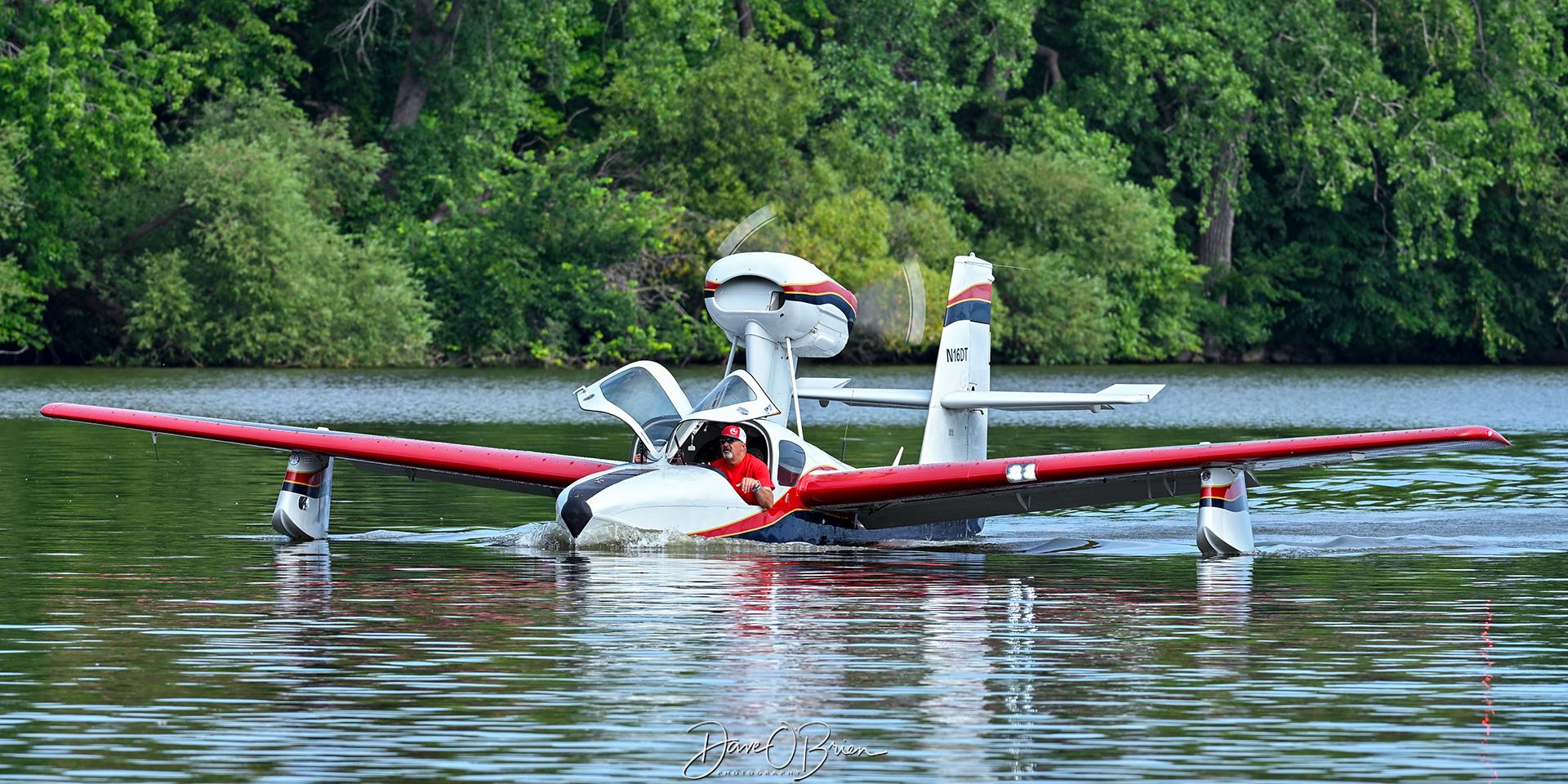 Aircraft N16DT, Seaplane coming in to unload, at 96WI, photo by topgunphotography