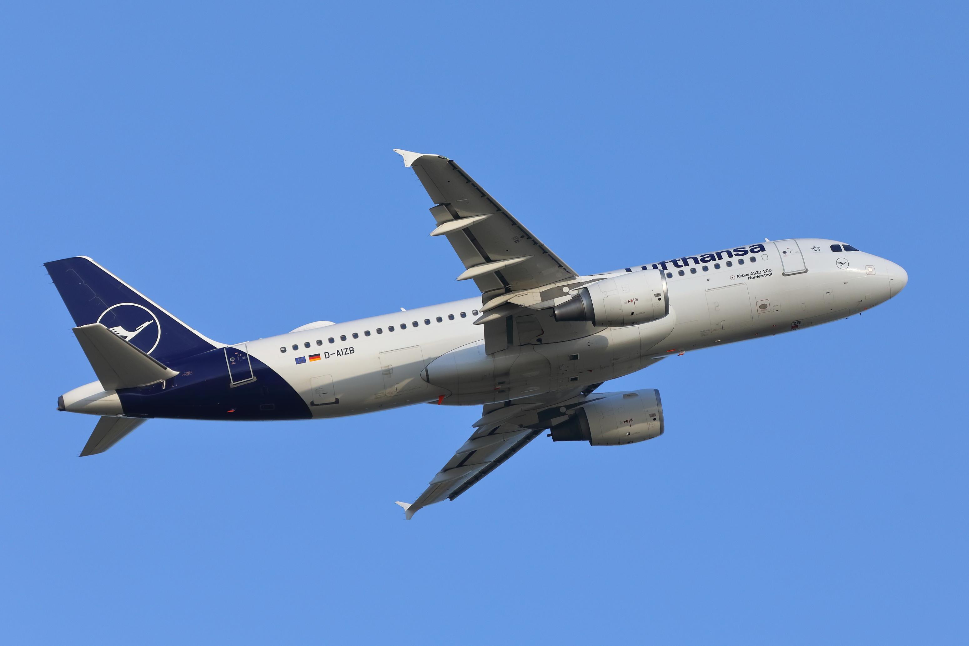 D-AIZB photo, click to enlarge