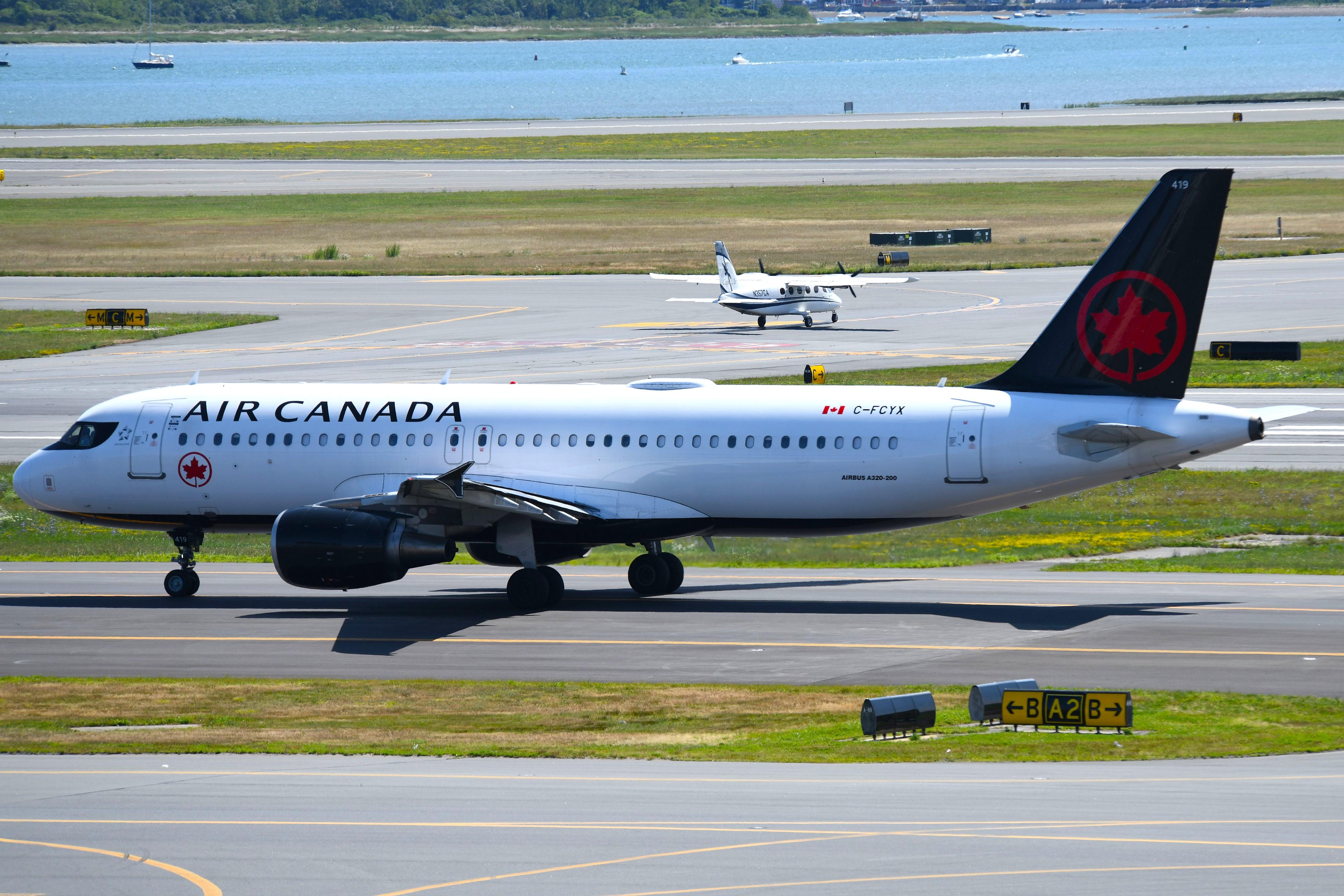 Aircraft C-FCYX, Air Canada A320, at KBOS, photo by FerryPNL