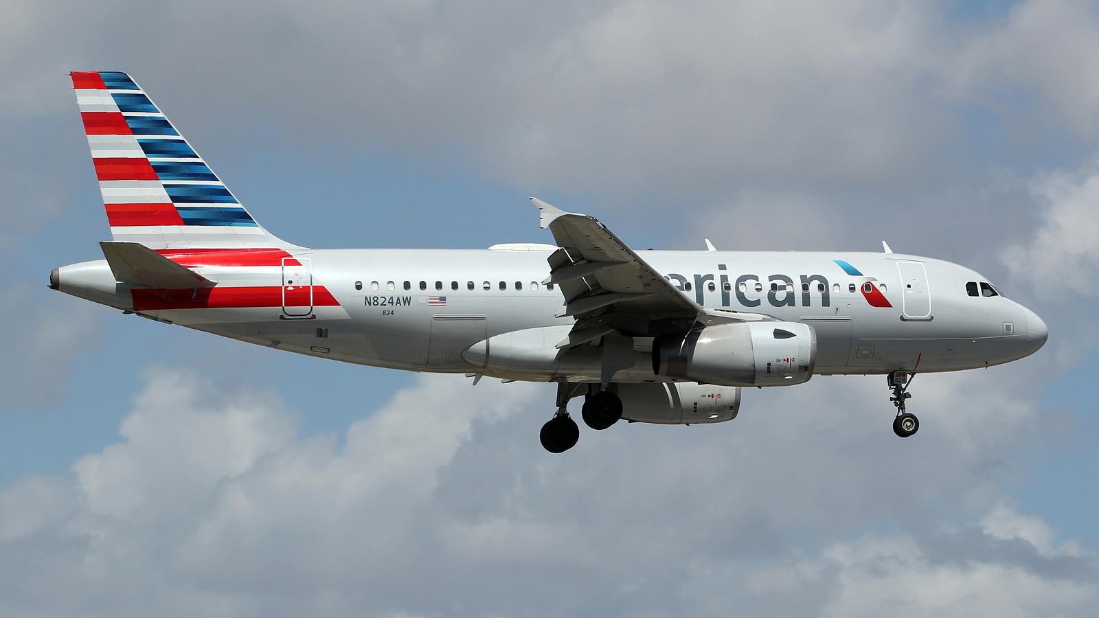 Aircraft N824AW, at mia, at KMIA, photo by Ronald