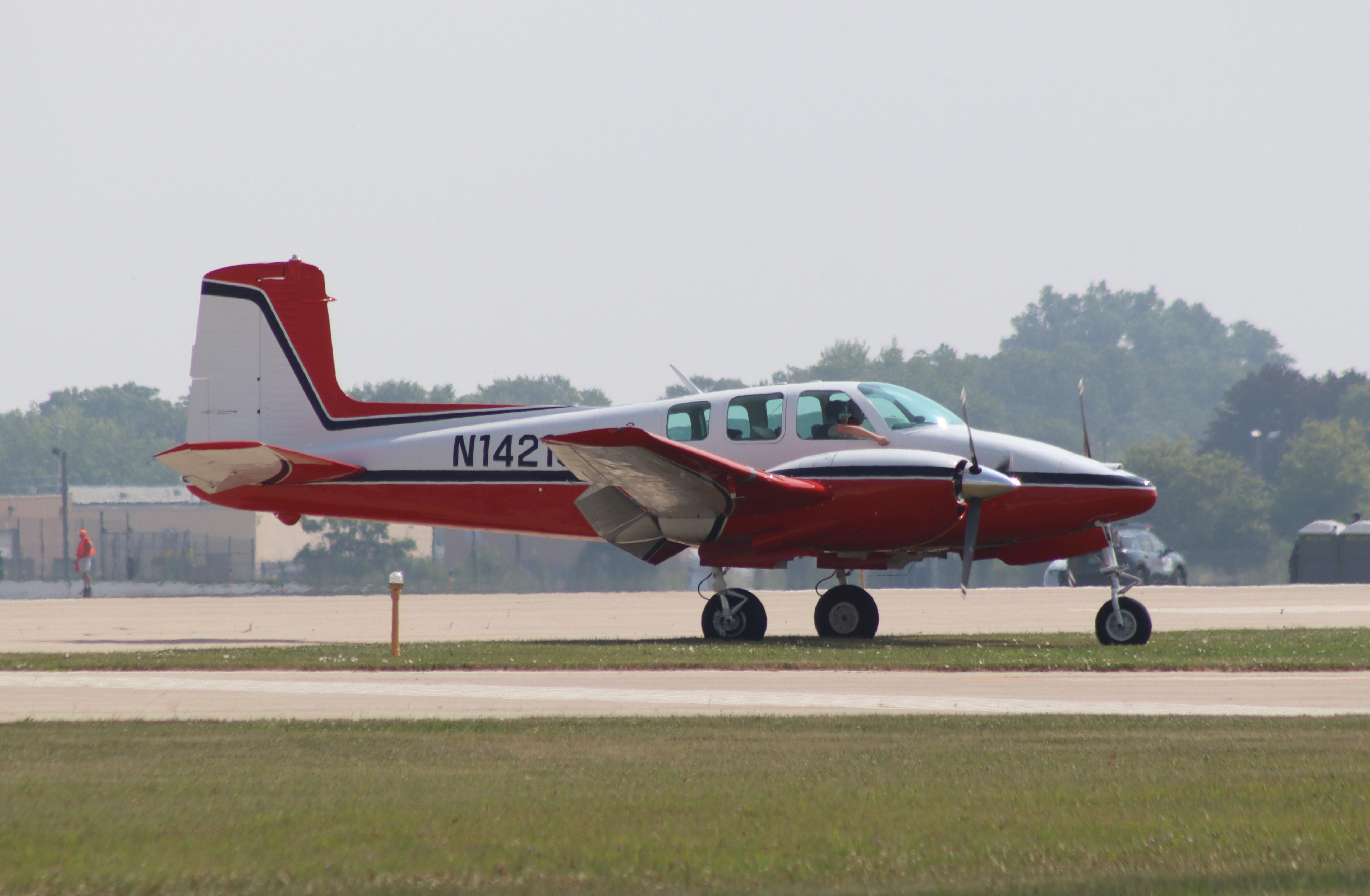 N1421G photo, click to enlarge