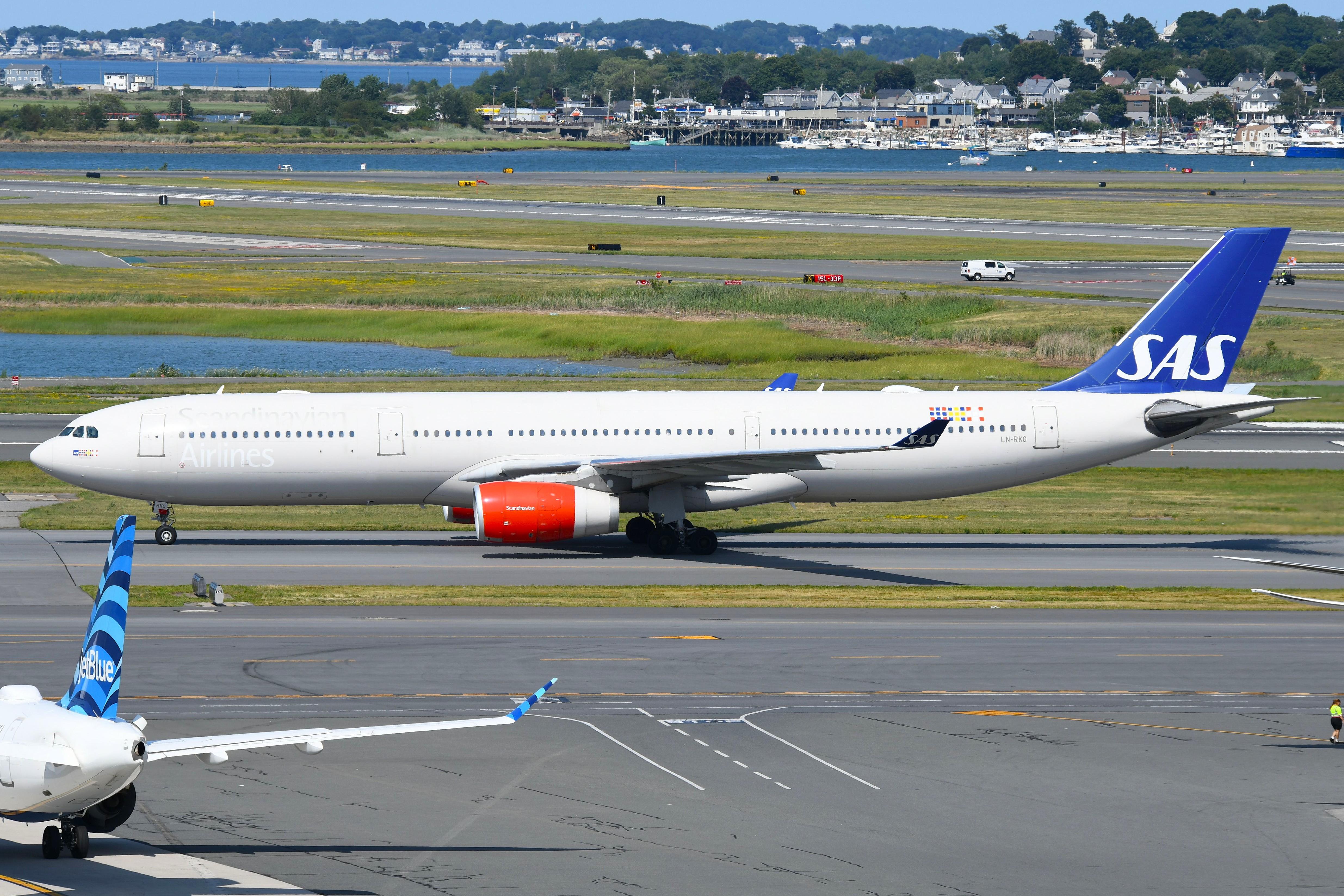 LN-RKO photo, click to enlarge