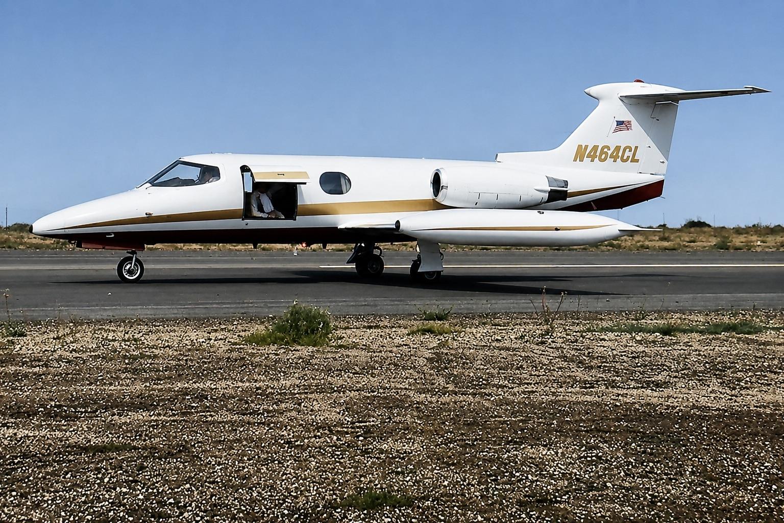Aircraft N464CL, Not my pic. Screen shot from the movie 'The In-Laws' Alan Arkin and Peter Falk, photo by ClaytonEddy