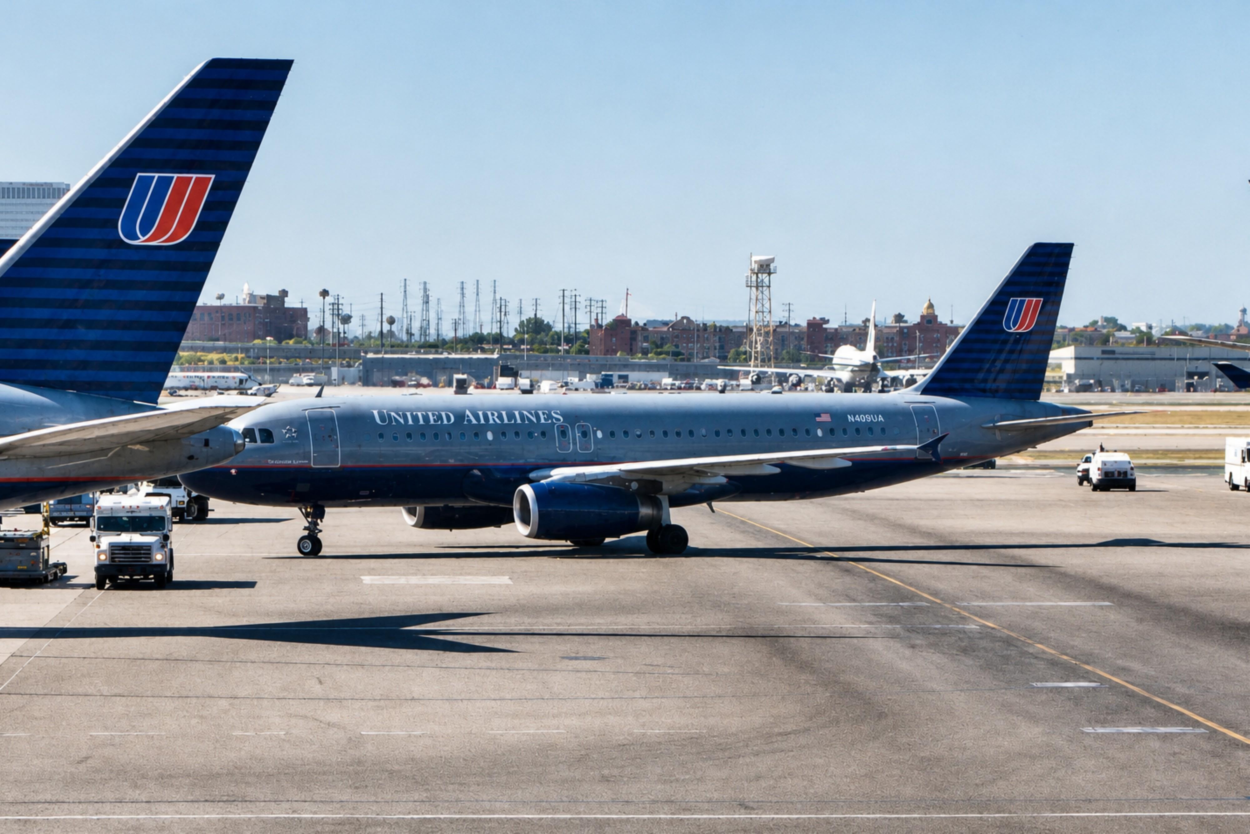 Aircraft N409UA, N409UA 1994 A320-200 United LAX, at KLAX, photo by PhilR