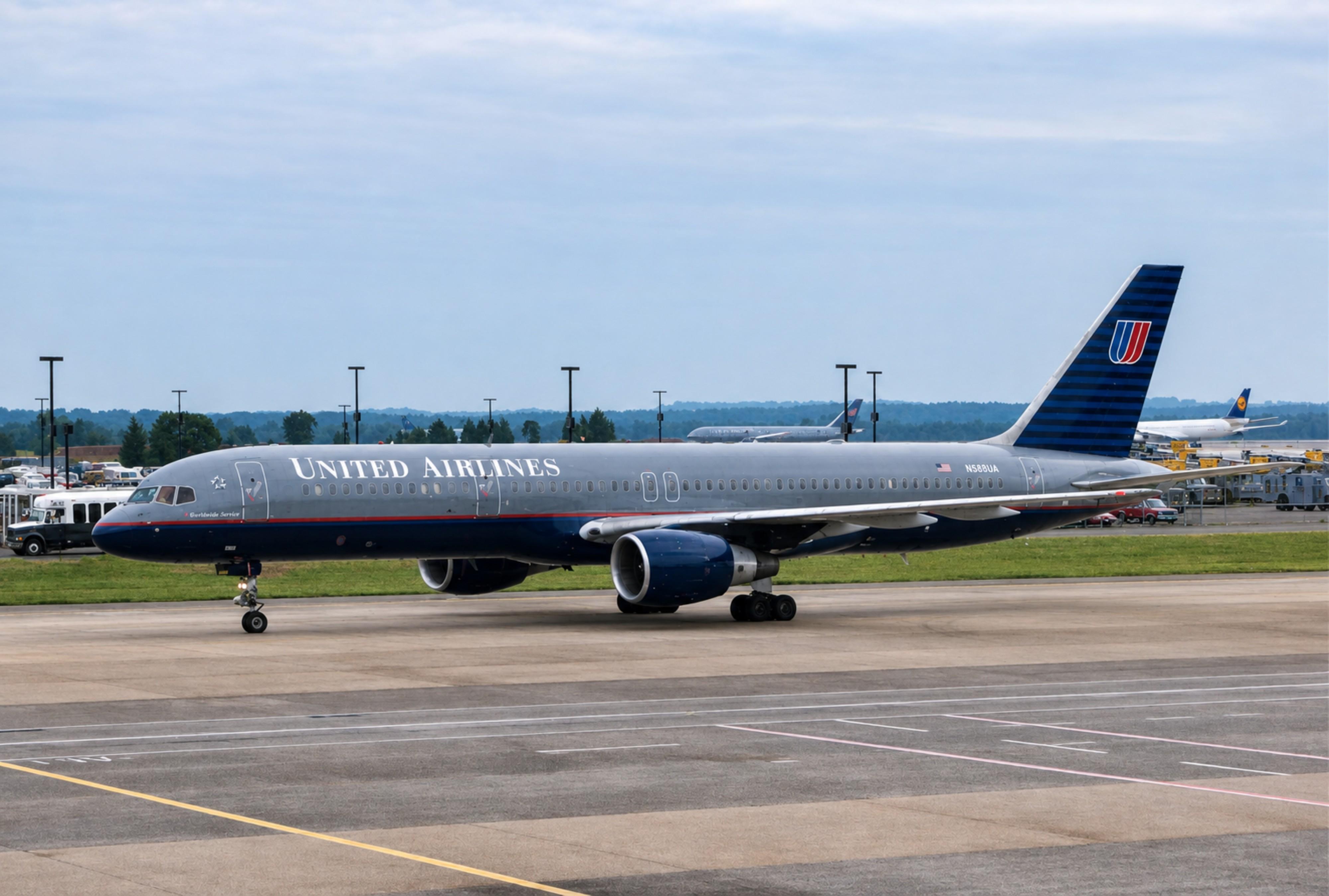 Aircraft N588UA, N588UA 1993 B757-200 United Airlines IAD, at IAD, photo by PhilR