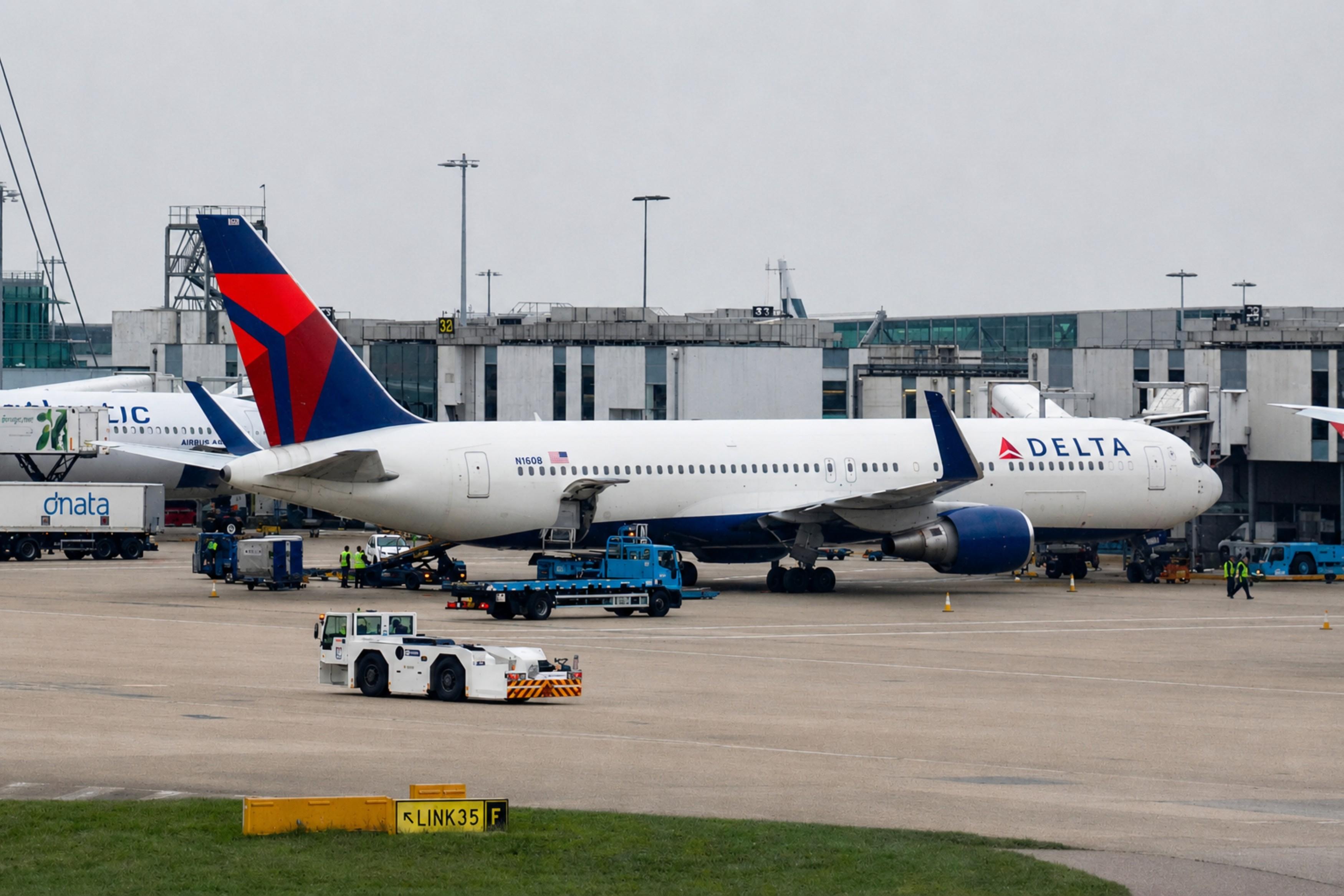 Aircraft N1608, N1608 2000 B767-300 Delta LHR, at EGLL, photo by PhilR