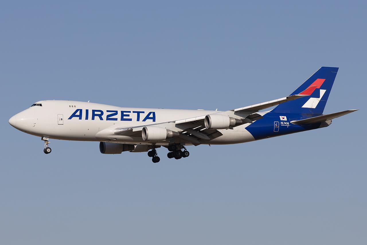 Aircraft HL7436, Air Zeta 747-400, at LOWW, photo by Andy Graf