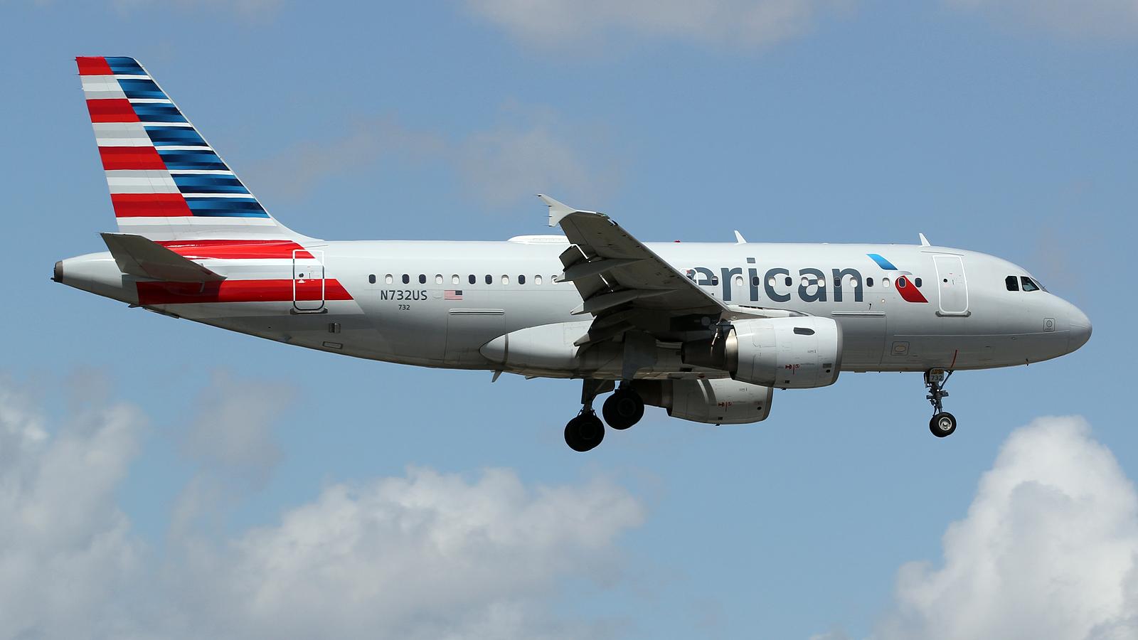 N732US photo, click to enlarge