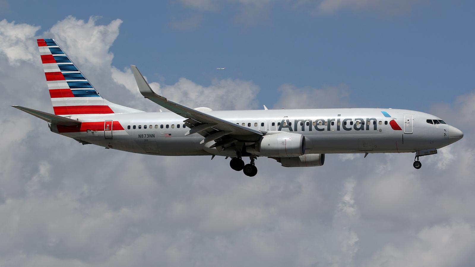 Aircraft N873NN, at mia, at KMIA, photo by Ronald