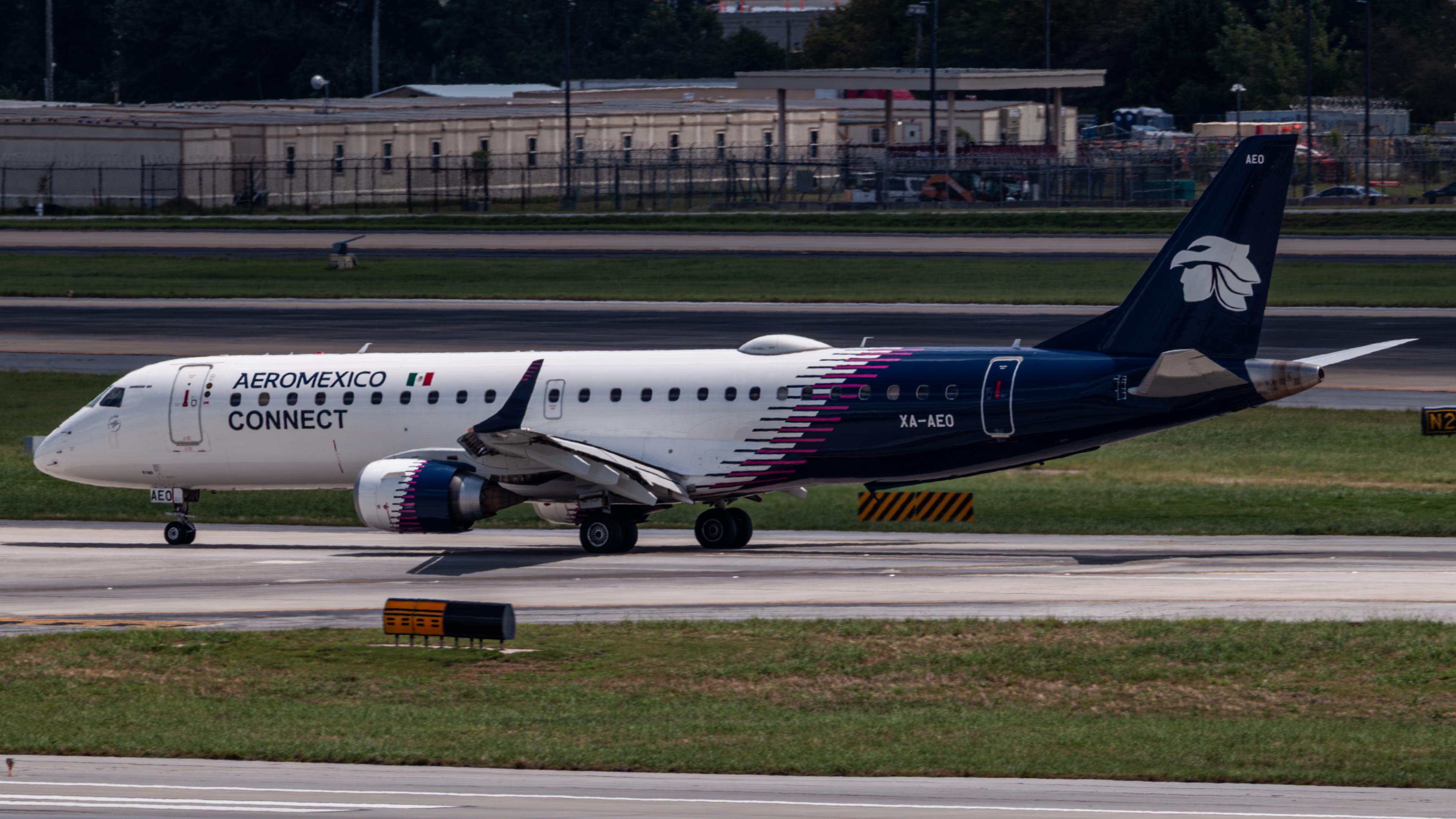 Aircraft XA-AEO, Aeromexico Connect E190, at KATL, photo by AviationLover50