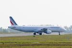 Aircraft F-GMZA, Airbus A321-111, Taxiing to boarding ramp, Brest-Bretagne Airport (LFRB-BES), at LFRB, photo by Yves-Q