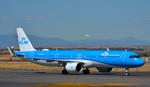 Aircraft PH-AXH, KLM A321neo taxiing at Madrid (LEMD) to Terminal 2 after Landing, at LEMD, photo by luckytravel