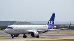 Aircraft EI-SCF, SAS A320neo taxiing at Madrid (LEMD) to takeoff RWY36L, at LEMD, photo by luckytravel