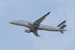Aircraft F-HPNY, Airbus A220-371, Climbing from rwy 03, Nantes-Atlantique airport (LFRS-NTE), at LFRS, photo by Yves-Q