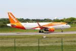 Aircraft OE-IJU, Airbus A320-214, Reverse thrust landing rwy 07R, Brest-Bretagne Airport (LFRB-BES), at LFRB, photo by Yves-Q