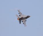 Aircraft 90-0843, USAF F-16D zx, at KOSH, photo by FloridaMetal