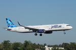 Aircraft N952JB, JetBlue 266 arrives at Southwest Florida International Airport following flight from Boston-Logan International Airport, at KRSW, photo by Suncoast Spotter