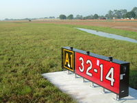 La Belle Municipal Airport photo, click to enlarge