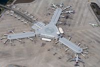  @ Orlando International Airport - Airside 4 - by Paul Aranha