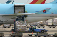  - unloading Korean Air Cargo B747-4B5F/SCD  HL7466 - by Daniel Vanderauwera
