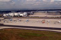  - Very busy outer parking positions - by Micha Lueck