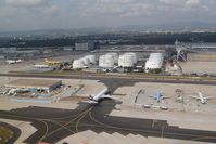  - Very busy outer parking positions - by Micha Lueck