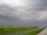  - Storm lining up for Runway 7L - by Florida Metal