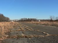 Tiger Fld Airport photo, click to enlarge