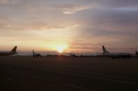  - Waiting for gates, after a ground stop. - by Francisco Undiks