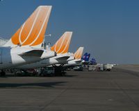  - Ted and United on B concourse. - by Francisco Undiks