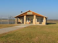  @ F84 - Nice facility.  It's unoccupied but the city manager is prompt at responding to your call. - by Bob Simmermon