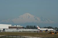  - Mount Baker, in the Washington State can be seen over YVR (and seems closer than it actually is) with a 767 from Air China on the right - by Michel Teiten ( www.mablehome.com )
