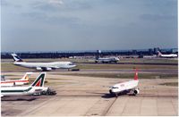  - busy Heathrow scene,Jul.2001 - by metricbolt
