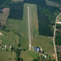 Gurdon Lowe Field Airport photo, click to enlarge