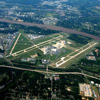 Bill And Hillary Clinton National/adams Fi Airport photo, click to enlarge
