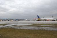  - Overview at the afternoon of the full apron. - by Andy Graf-VAP