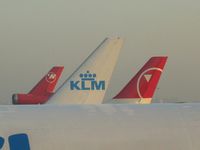  - KLM and Northwest dominates the long haul flightline - by Michel Teiten ( www.mablehome.com )