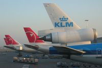  @ Amsterdam Schiphol Airport - KLM and Northwest dominates the long haul flightline - by Michel Teiten ( www.mablehome.com )