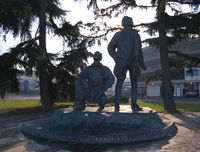  - Monument dedicated to the French and Russian military aviators of 2ºWW in Le Bourget Airport. - by Jorge Molina