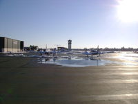  - East ramp @ HVN - by SC