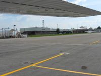  @ London-corbin Arpt-magee Fld Airport - Airport facilities.  The restaurant is the building in the middle. - by Bob Simmermon