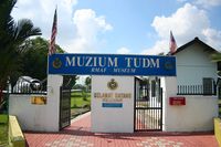  - Main entry of the RMAF Museum at RMAF Kuala Lumpur-Sungai Besi - by Michel Teiten ( www.mablehome.com )